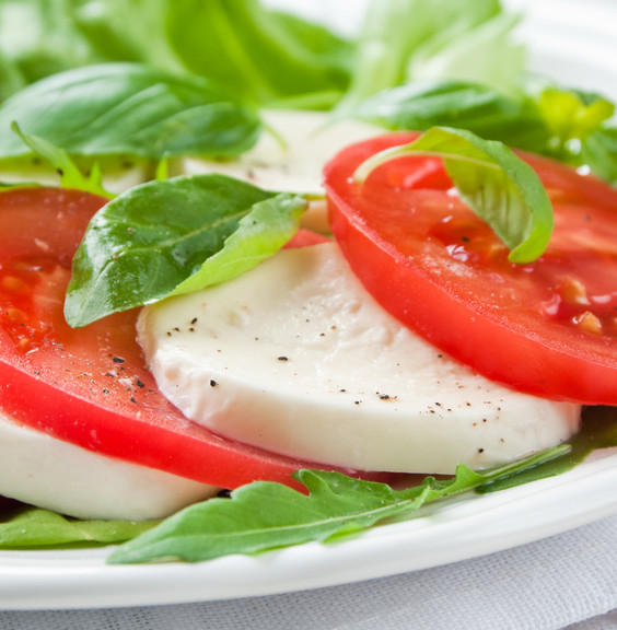 Mozarella tomatoes and basil